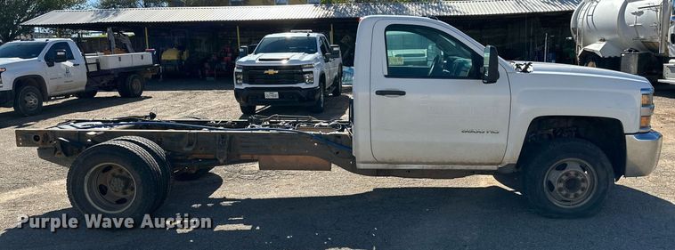 image for item DP5981 2016 Chevrolet Silverado 3500HD pickup truck cab and chassis