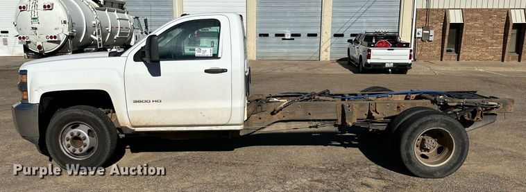 image for item DP5981 2016 Chevrolet Silverado 3500HD pickup truck cab and chassis