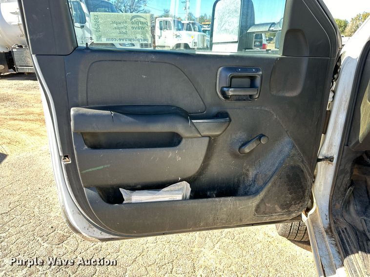 image for item DP5981 2016 Chevrolet Silverado 3500HD pickup truck cab and chassis