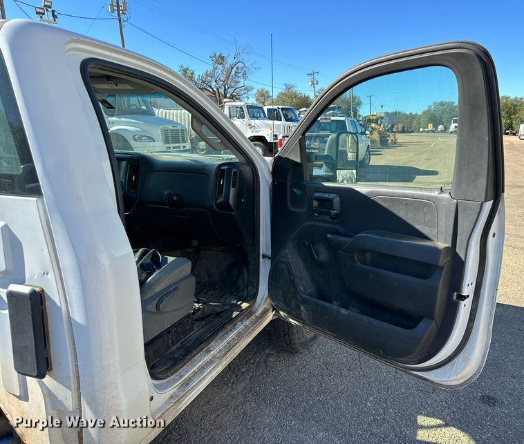 image for item DP5981 2016 Chevrolet Silverado 3500HD pickup truck cab and chassis