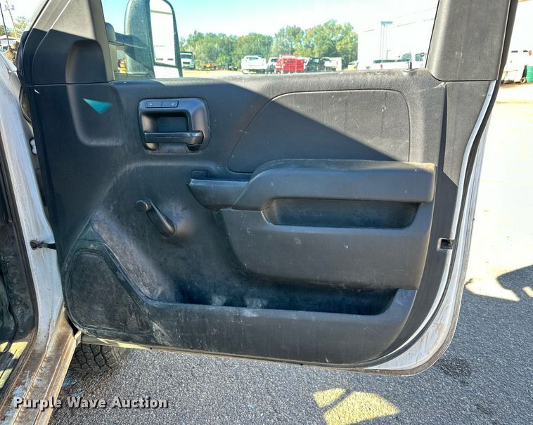 image for item DP5981 2016 Chevrolet Silverado 3500HD pickup truck cab and chassis