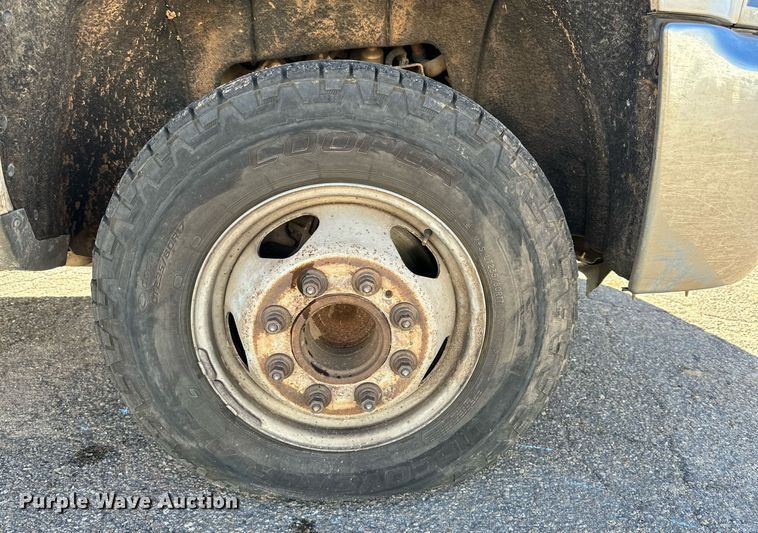 image for item DP5981 2016 Chevrolet Silverado 3500HD pickup truck cab and chassis