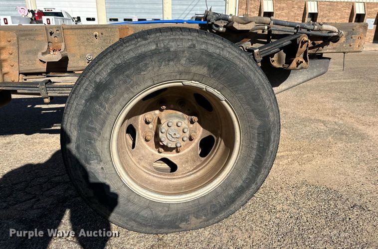 image for item DP5981 2016 Chevrolet Silverado 3500HD pickup truck cab and chassis