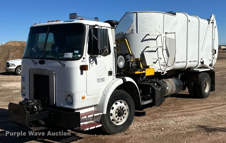 image for item DP5986 2005 Autocar refuse truck