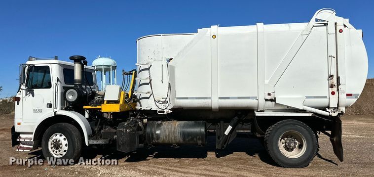 image for item DP5986 2005 Autocar refuse truck