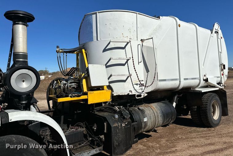 image for item DP5986 2005 Autocar refuse truck