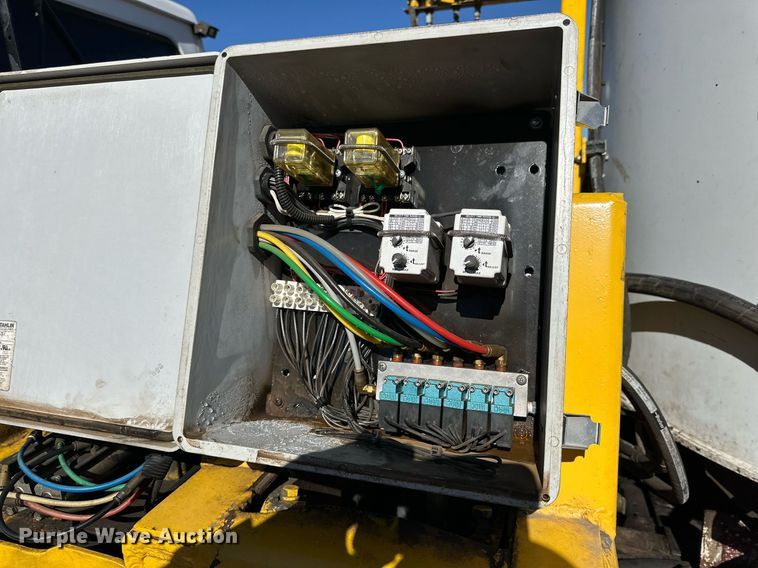 image for item DP5986 2005 Autocar refuse truck