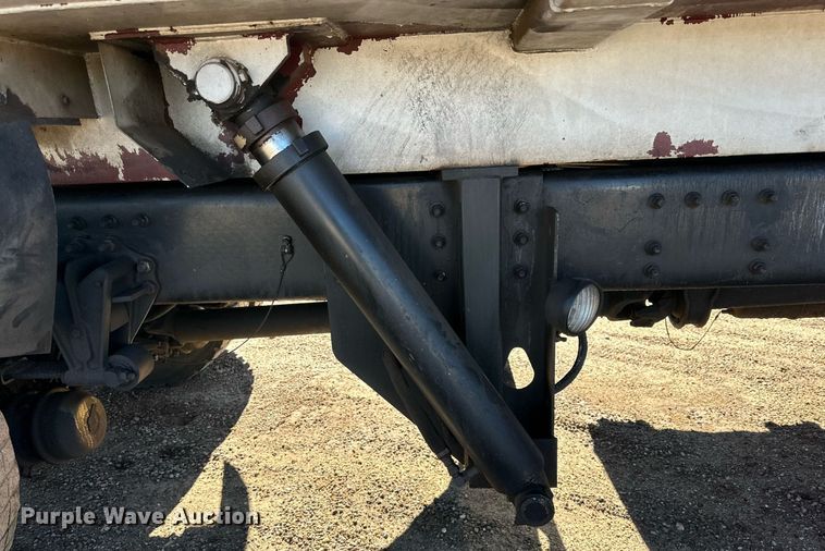 image for item DP5986 2005 Autocar refuse truck