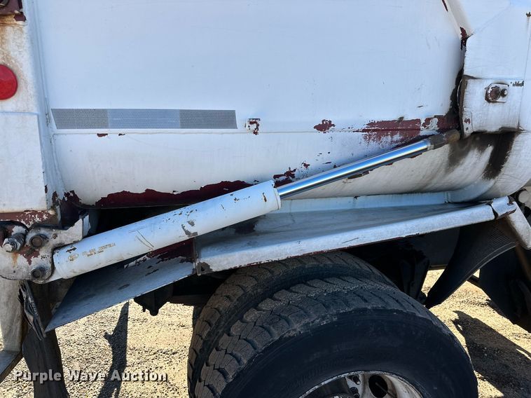 image for item DP5986 2005 Autocar refuse truck