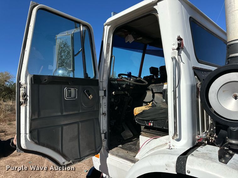 image for item DP5986 2005 Autocar refuse truck