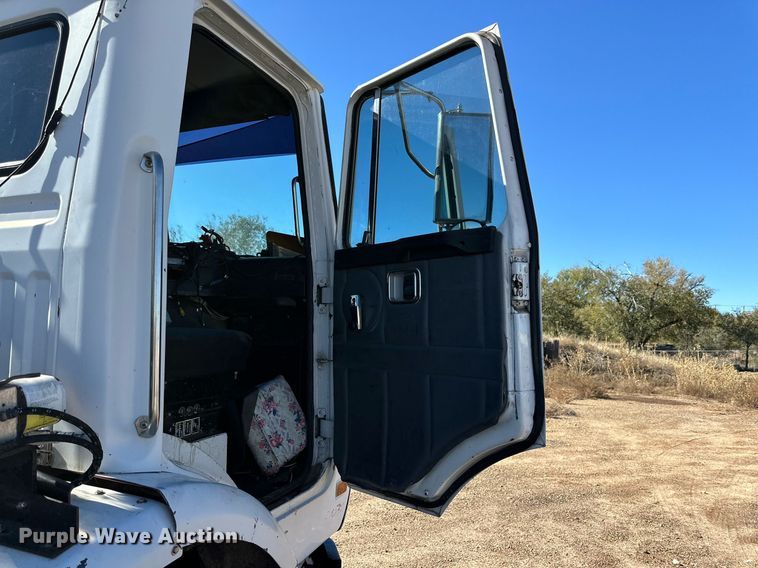 image for item DP5986 2005 Autocar refuse truck