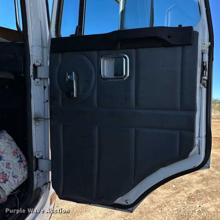 image for item DP5986 2005 Autocar refuse truck