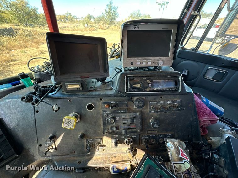 image for item DP5986 2005 Autocar refuse truck