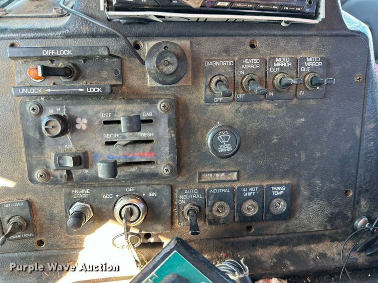 image for item DP5986 2005 Autocar refuse truck