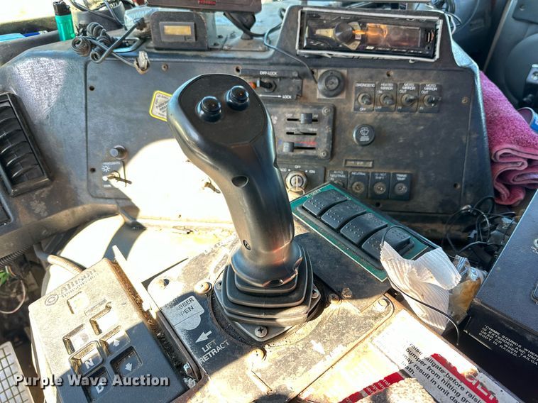 image for item DP5986 2005 Autocar refuse truck