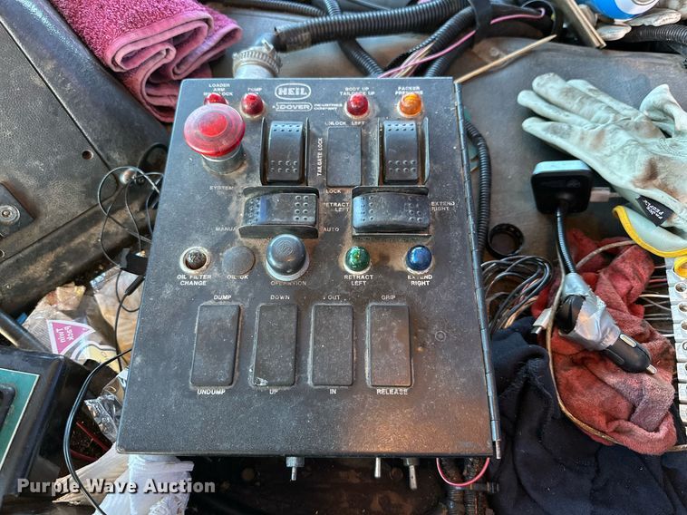 image for item DP5986 2005 Autocar refuse truck