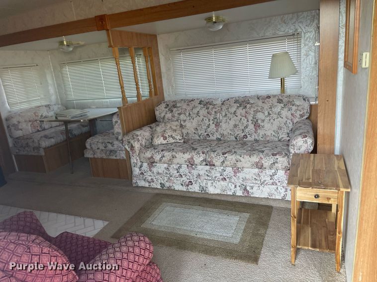 image for item DQ3120 1998 Coachmen Royal 97 RK camper