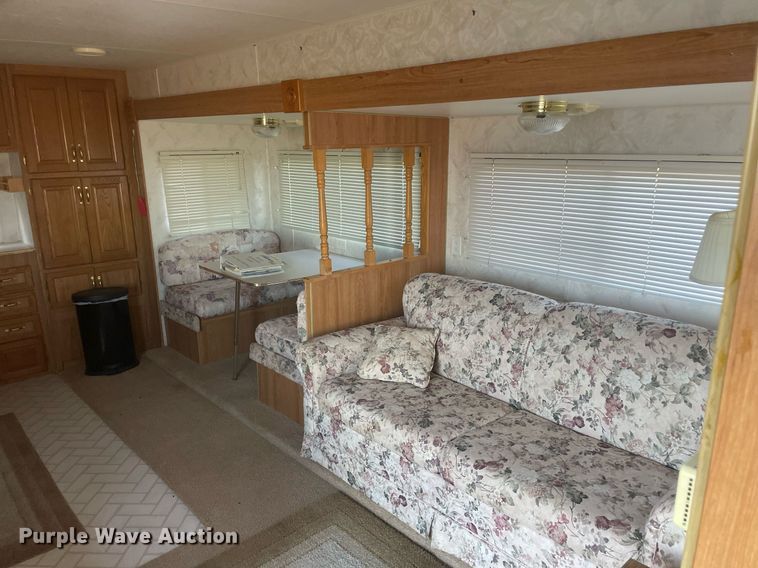 image for item DQ3120 1998 Coachmen Royal 97 RK camper