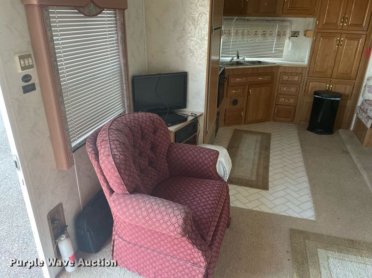 image for item DQ3120 1998 Coachmen Royal 97 RK camper