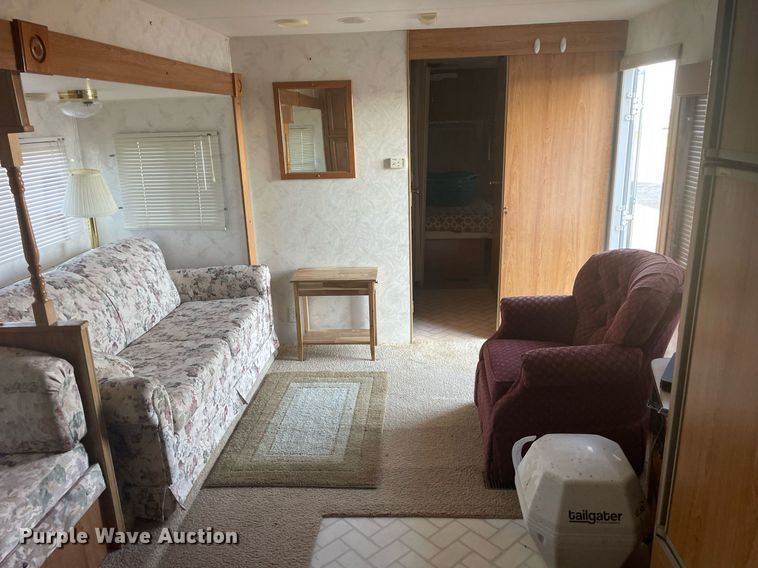 image for item DQ3120 1998 Coachmen Royal 97 RK camper