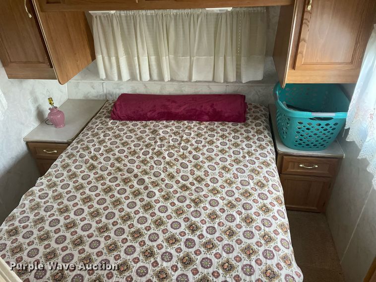 image for item DQ3120 1998 Coachmen Royal 97 RK camper