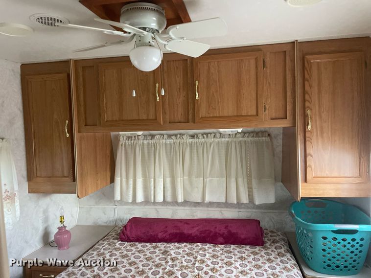 image for item DQ3120 1998 Coachmen Royal 97 RK camper