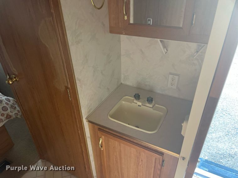 image for item DQ3120 1998 Coachmen Royal 97 RK camper