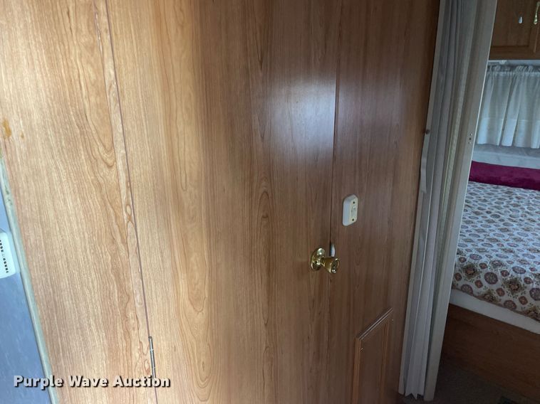 image for item DQ3120 1998 Coachmen Royal 97 RK camper