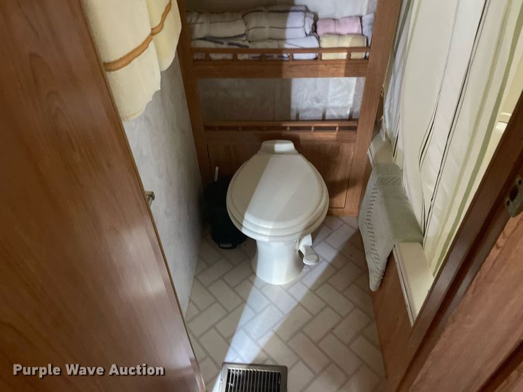 image for item DQ3120 1998 Coachmen Royal 97 RK camper