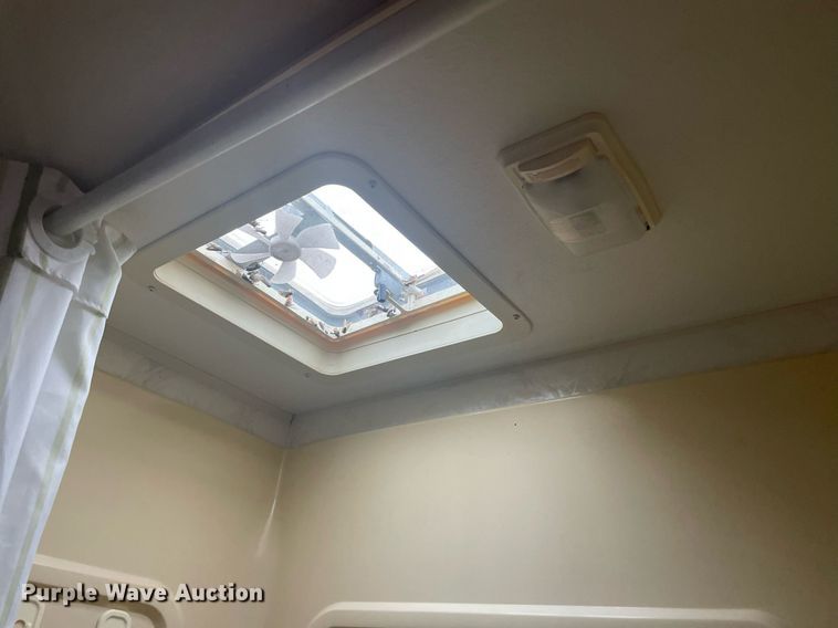 image for item DQ3120 1998 Coachmen Royal 97 RK camper