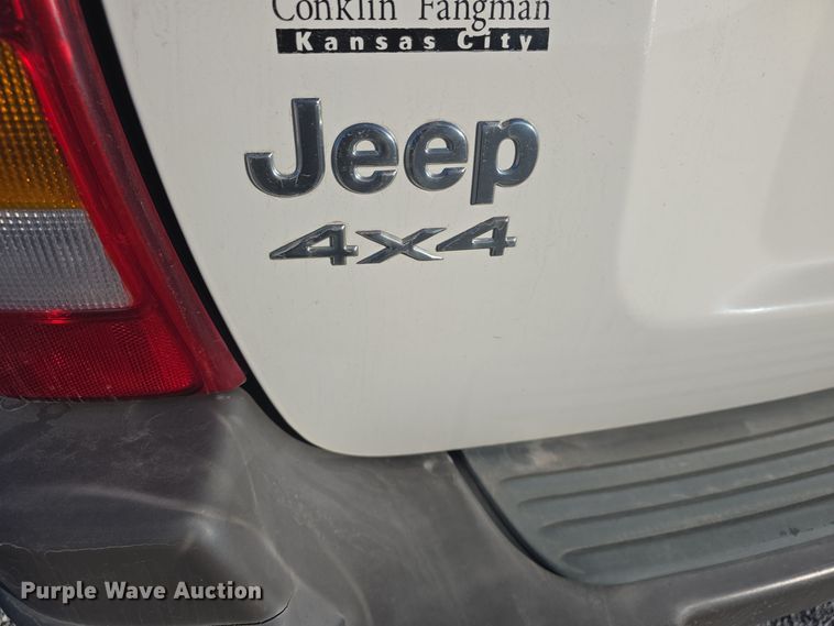 image for item DQ5335 2003 Jeep Grand Cherokee Laredo SUV