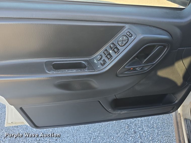 image for item DQ5335 2003 Jeep Grand Cherokee Laredo SUV