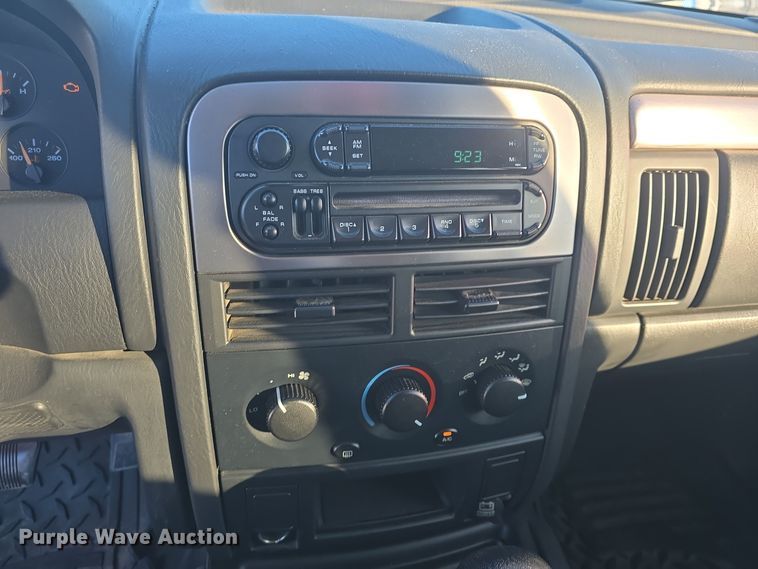 image for item DQ5335 2003 Jeep Grand Cherokee Laredo SUV