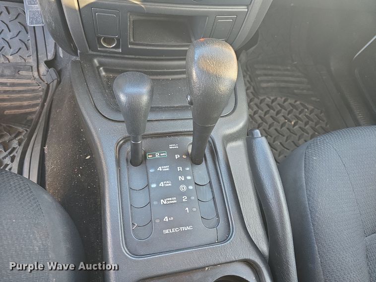 image for item DQ5335 2003 Jeep Grand Cherokee Laredo SUV