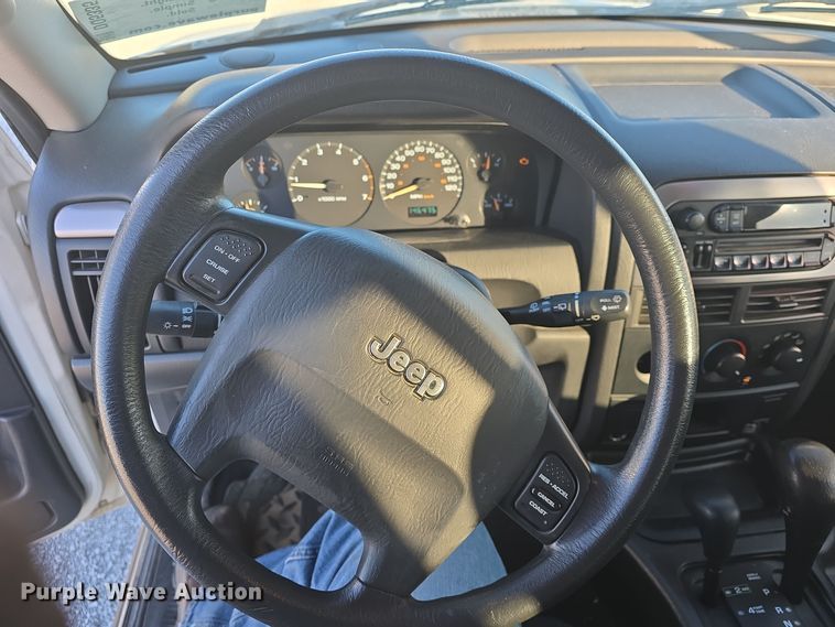 image for item DQ5335 2003 Jeep Grand Cherokee Laredo SUV