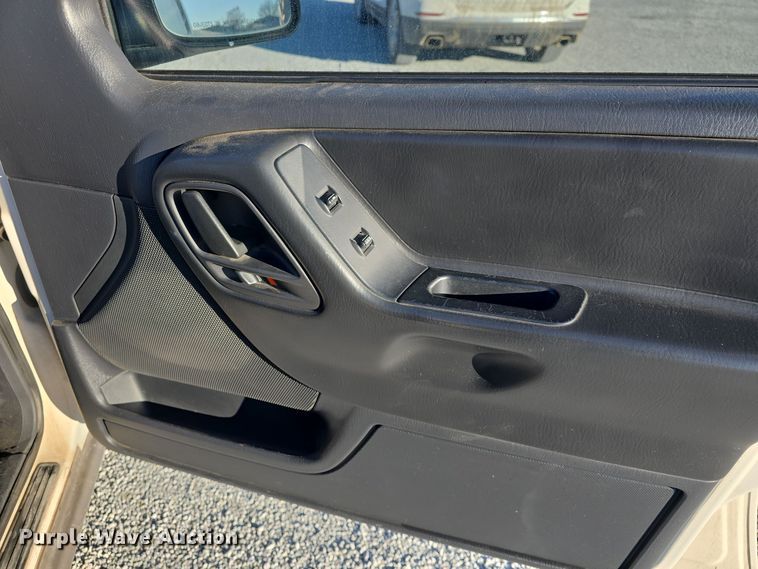 image for item DQ5335 2003 Jeep Grand Cherokee Laredo SUV