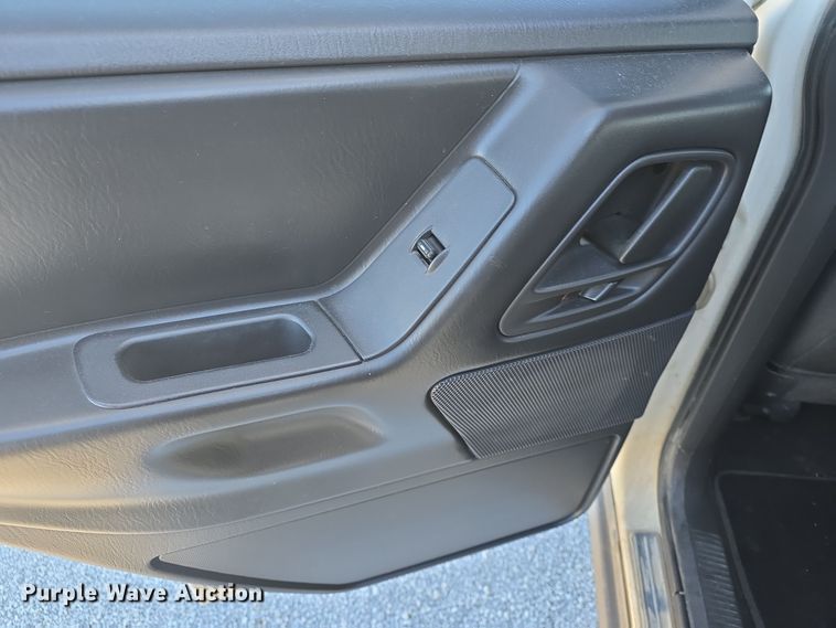 image for item DQ5335 2003 Jeep Grand Cherokee Laredo SUV