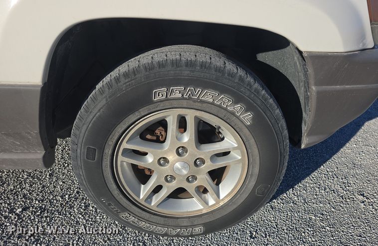 image for item DQ5335 2003 Jeep Grand Cherokee Laredo SUV