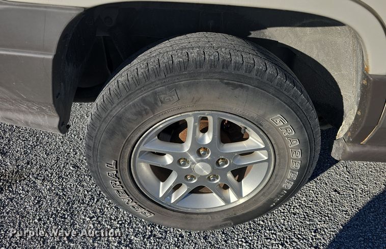 image for item DQ5335 2003 Jeep Grand Cherokee Laredo SUV