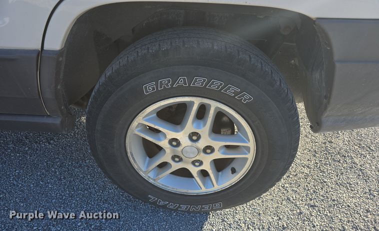 image for item DQ5335 2003 Jeep Grand Cherokee Laredo SUV