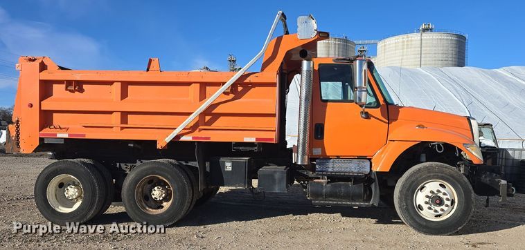 image for item DQ5336 2004 International 7400 dump truck