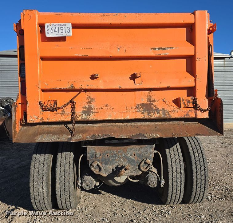 image for item DQ5336 2004 International 7400 dump truck