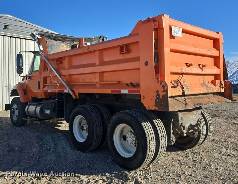 image for item DQ5336 2004 International 7400 dump truck