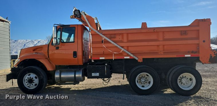 image for item DQ5336 2004 International 7400 dump truck