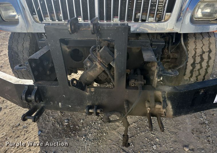 image for item DQ5336 2004 International 7400 dump truck