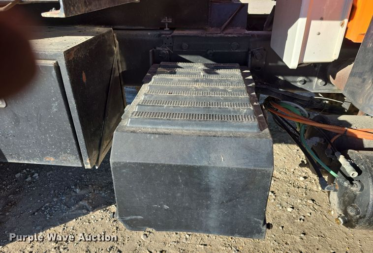 image for item DQ5336 2004 International 7400 dump truck