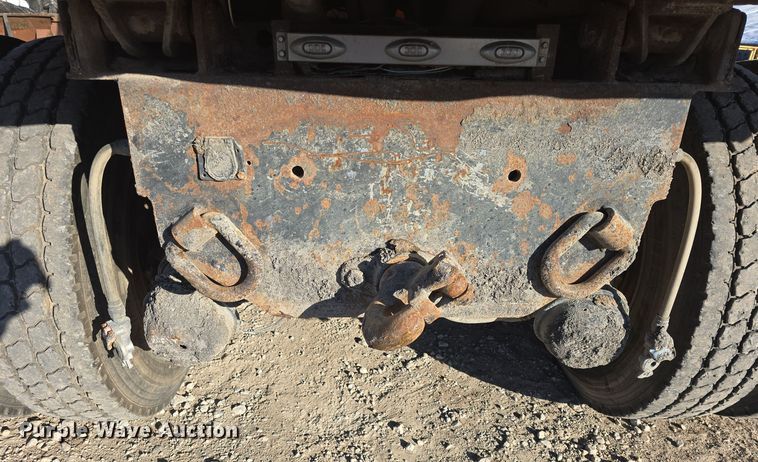 image for item DQ5336 2004 International 7400 dump truck