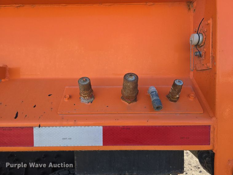 image for item DQ5336 2004 International 7400 dump truck