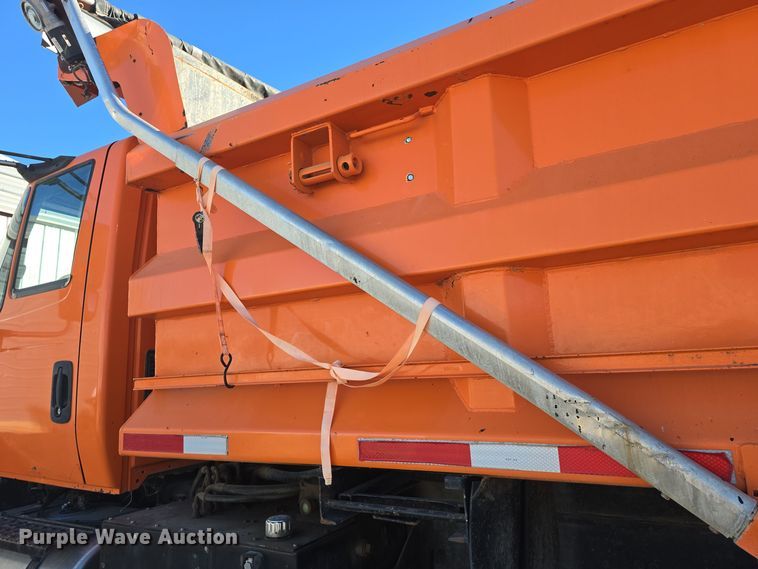 image for item DQ5336 2004 International 7400 dump truck