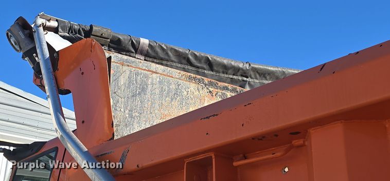 image for item DQ5336 2004 International 7400 dump truck